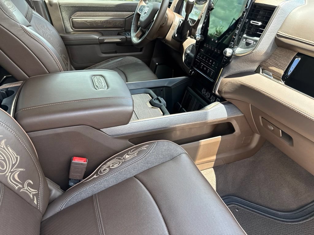 Used 2025 RAM 2500 Limited AWD/4WD image 24