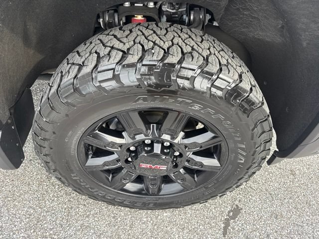 Used 2025 GMC Sierra 2500 AT4 w/ AT4 Premium Plus Package AWD/4WD image 9