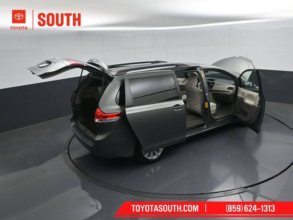 Used 2014 Toyota Sienna LE AWD/4WD image 48