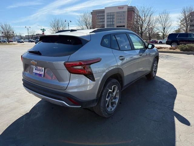 Used 2025 Chevrolet Trax LT w/ Driver Confidence Package image 7