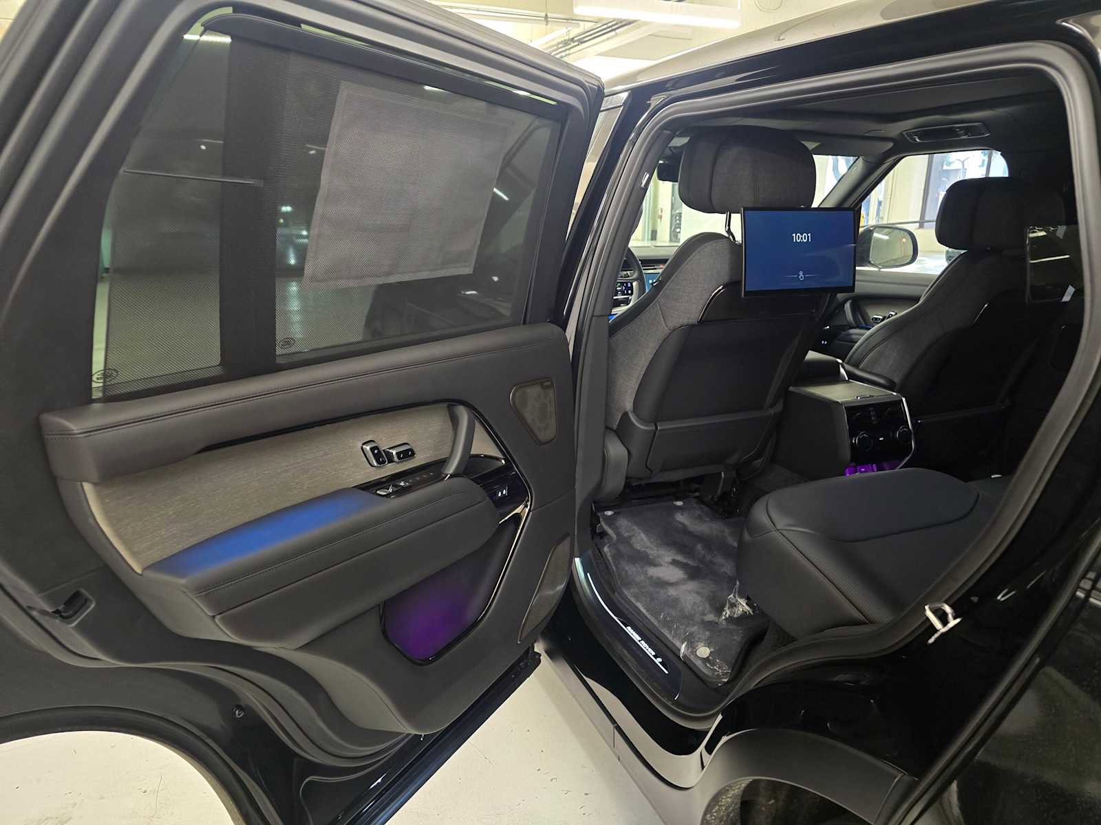 New 2026 Land Rover Range Rover SV image 17