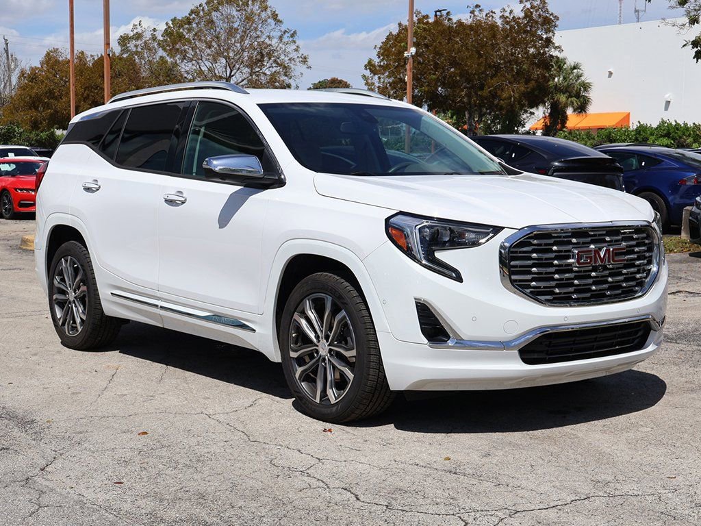 Used 2020 GMC Terrain Denali w/ Denali Premium Package image 2