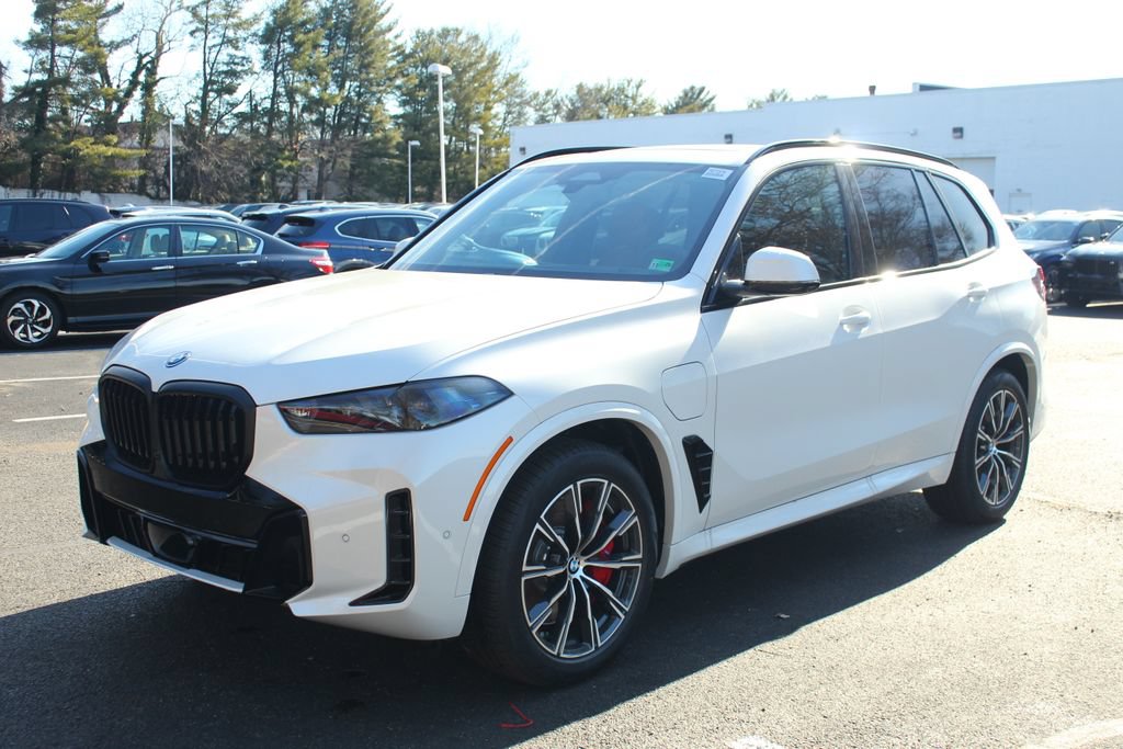 Used 2026 BMW X5 xDrive50e w/ M Sport Package AWD/4WD image 3