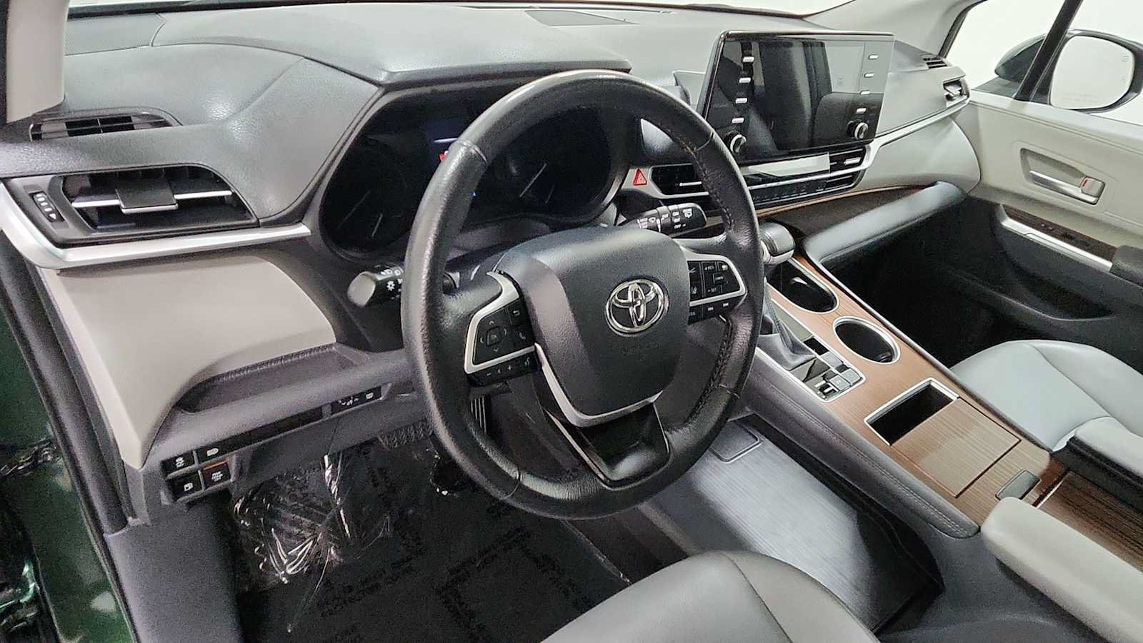 Certified 2024 Toyota Sienna XLE FWD image 12