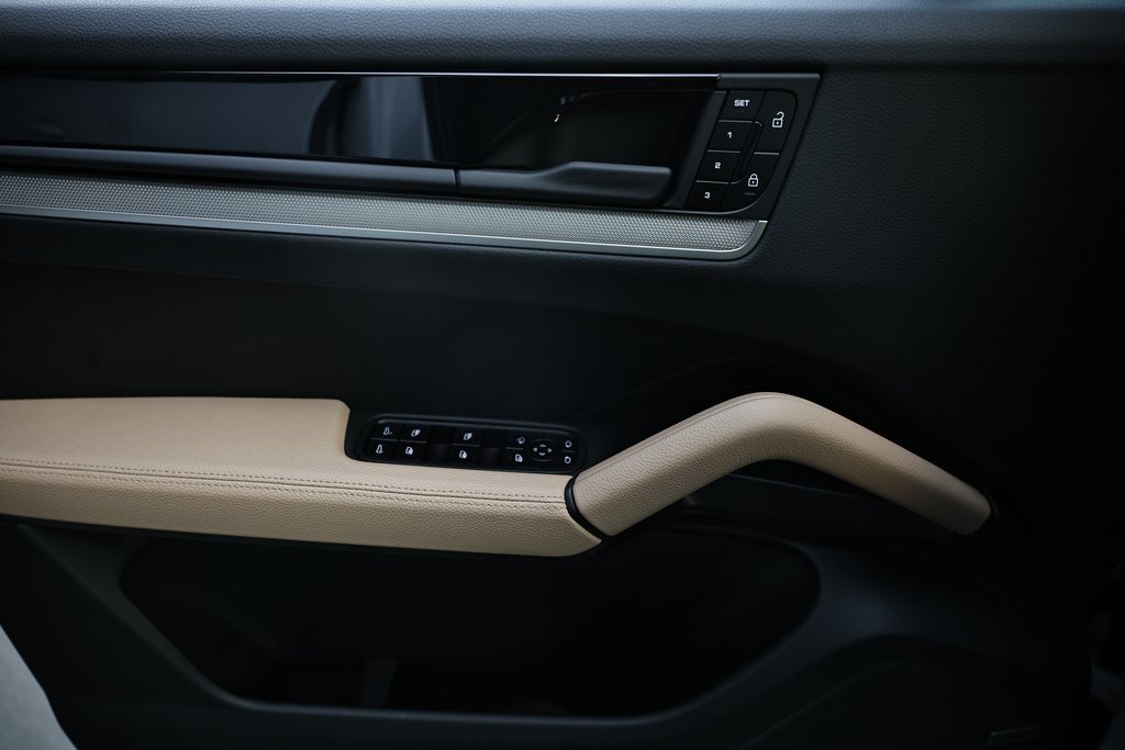 Certified 2025 Porsche Cayenne w/ Premium Package Plus image 19