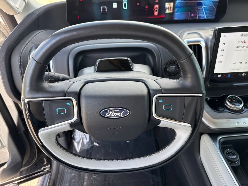 Certified 2025 Ford Expedition Platinum w/ Driver's Package AWD/4WD image 17