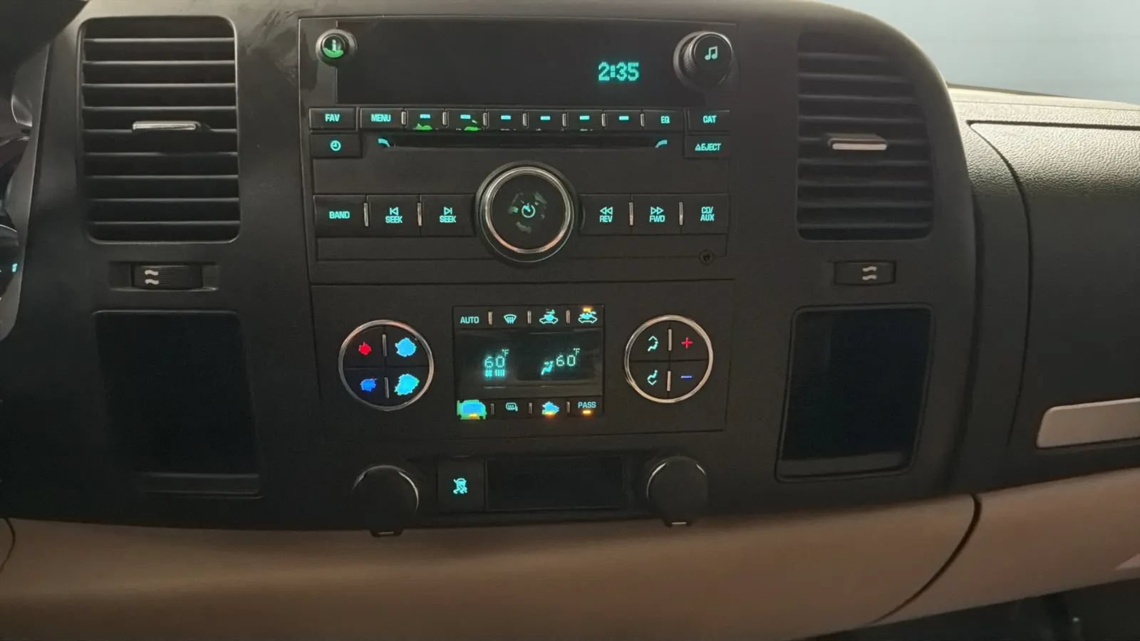 Used 2010 Chevrolet Silverado 1500 LT w/ Power Pack Plus RWD image 13