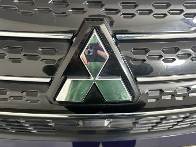 Used 2024 Mitsubishi Outlander SE Black Edition image 9