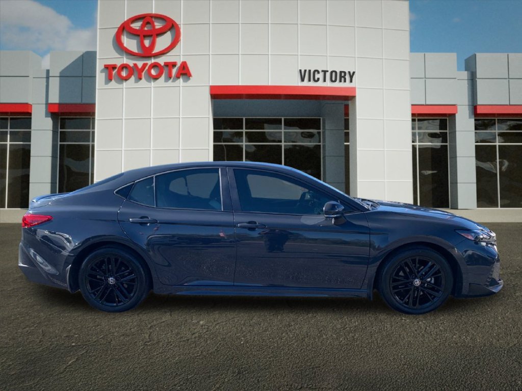 Used 2025 Toyota Camry SE w/ Convenience Package FWD image 2