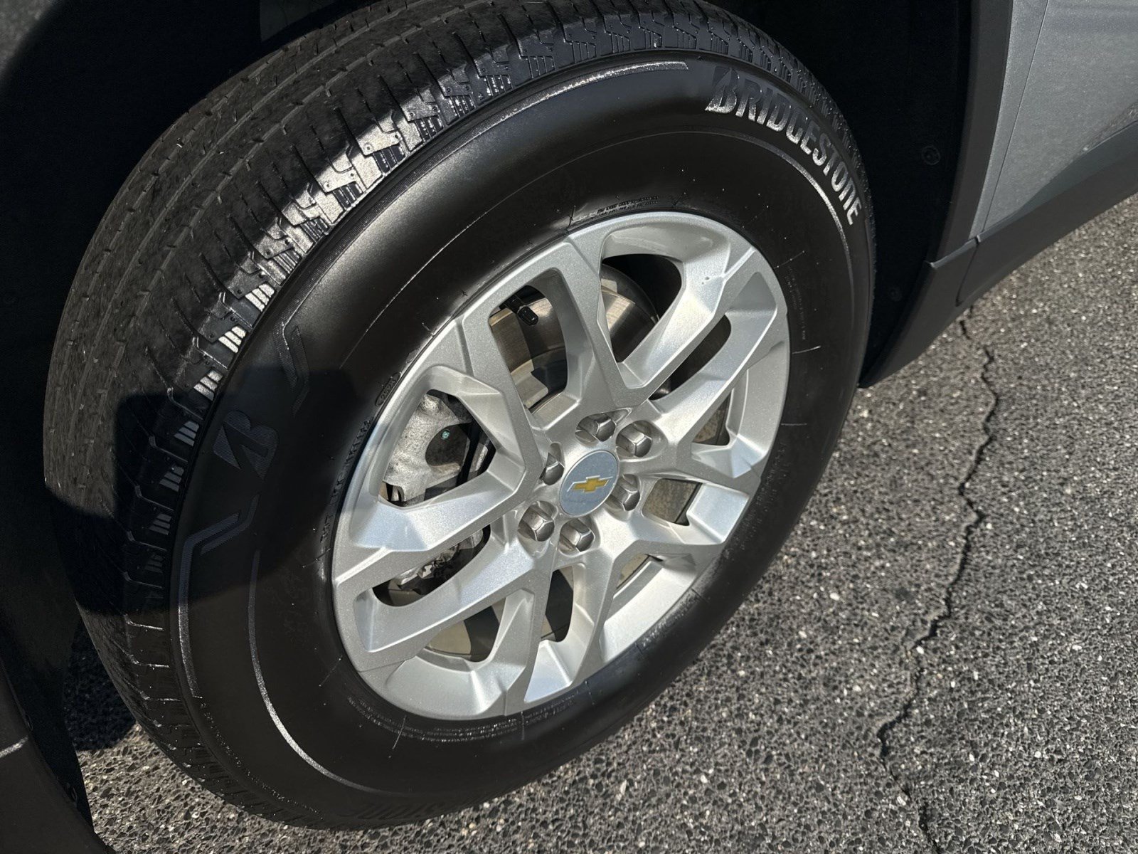 Used 2023 Chevrolet Traverse LS FWD image 11