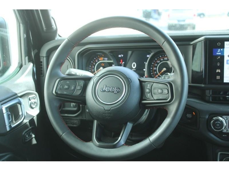 Used 2024 Jeep Wrangler Unlimited Rubicon AWD/4WD image 16