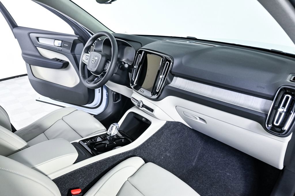 New 2026 Volvo XC40 B5 Ultra w/ Climate Package image 24