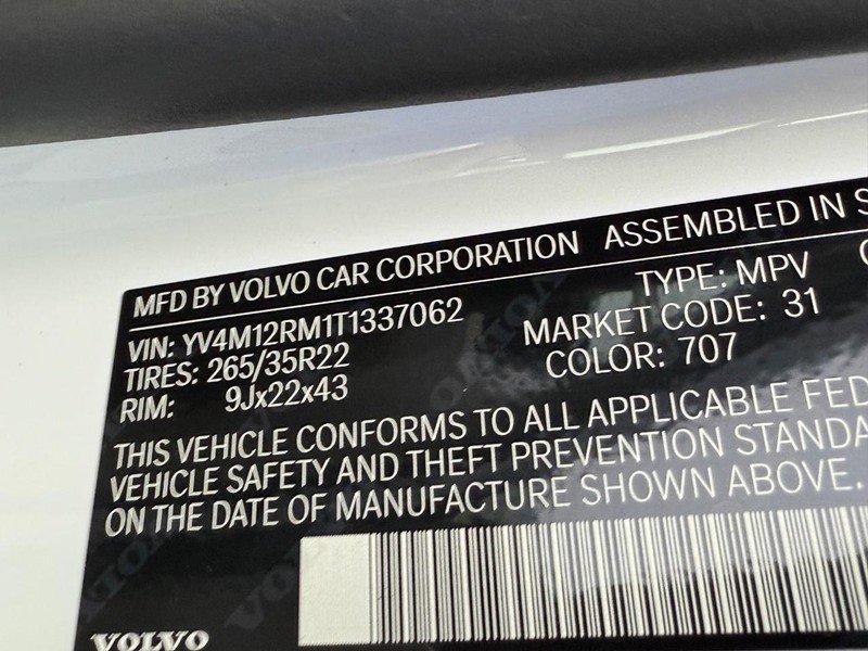 New 2026 Volvo XC60 B5 Ultra w/ Climate Package image 17