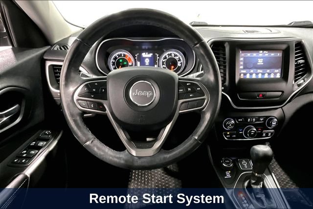 Used 2019 Jeep Cherokee Latitude Plus w/ Cold Weather Group AWD/4WD image 11