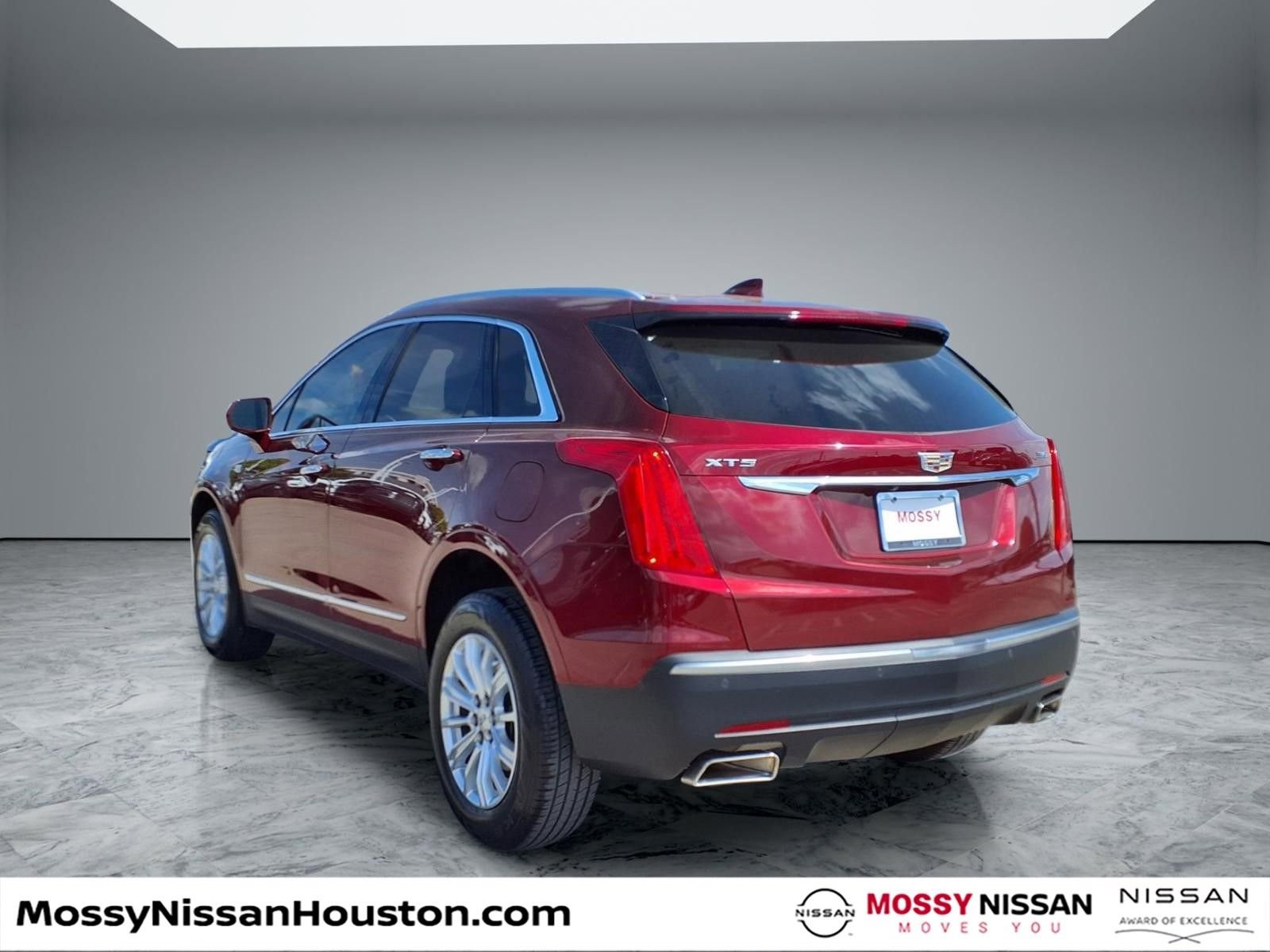 Used 2017 Cadillac XT5 FWD w/ LPO, Wheel Lock Package image 2