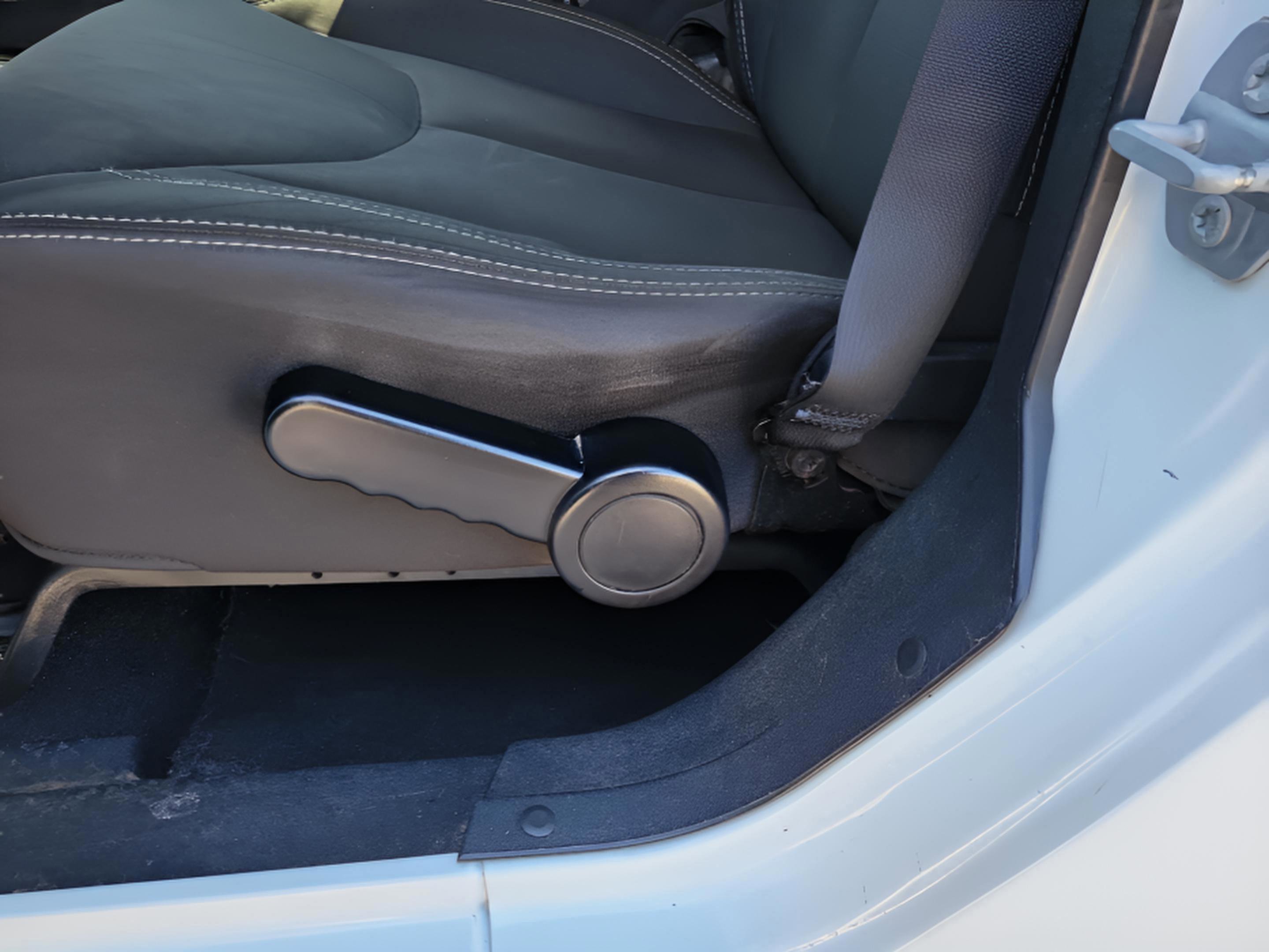 Used 2017 Jeep Wrangler Unlimited Sahara w/ Max Tow Package image 7