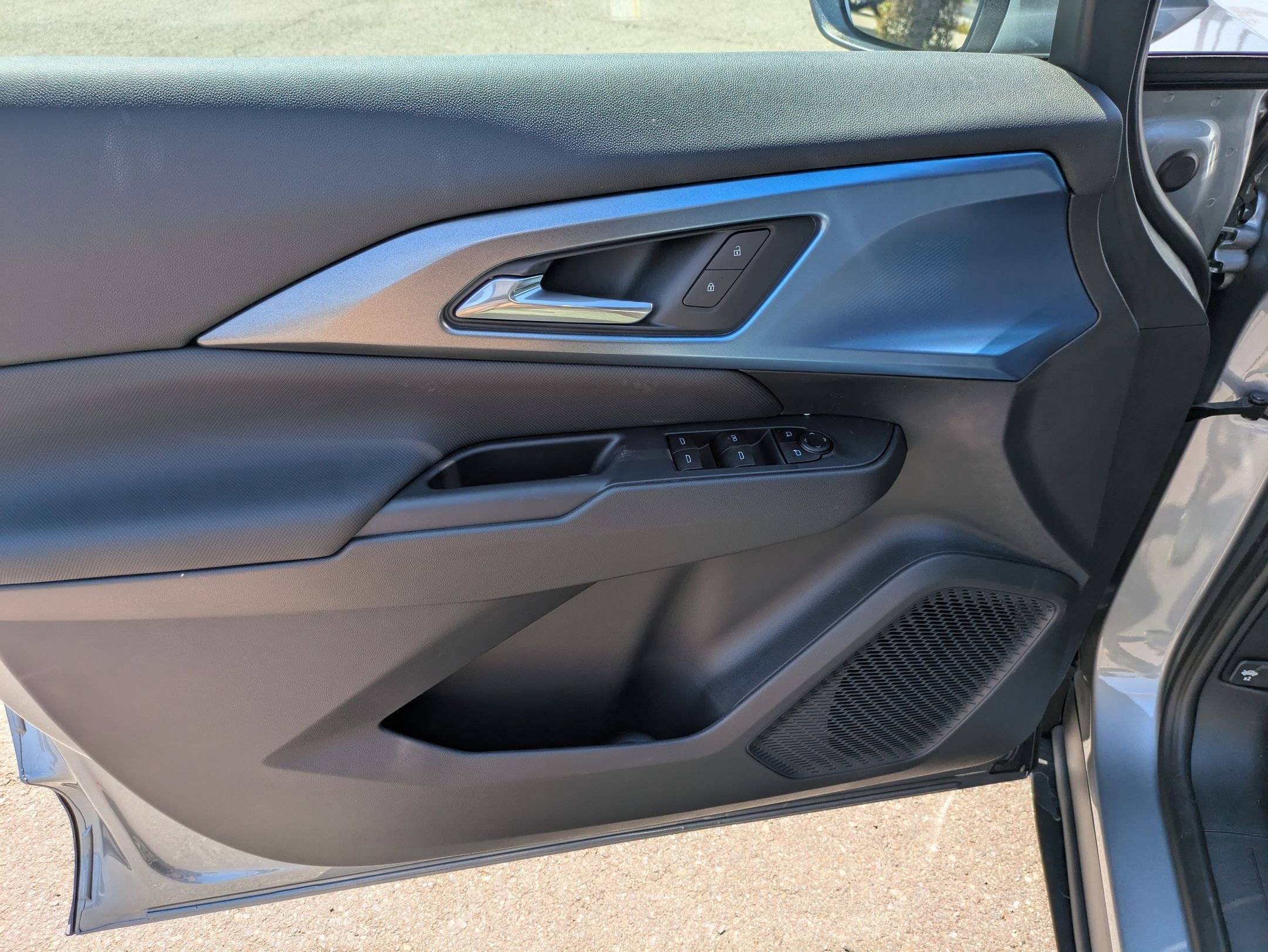 Used 2026 Chevrolet Equinox EV LT image 25