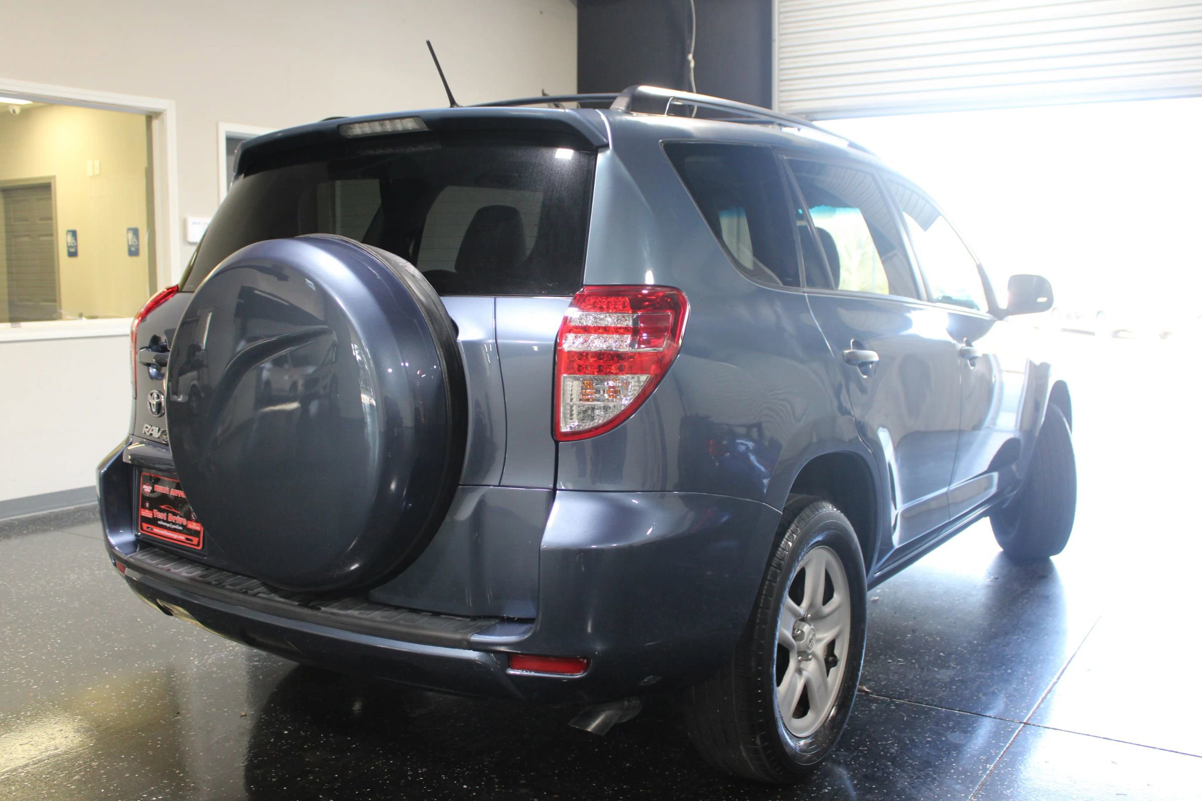Used 2012 Toyota RAV4 FWD w/ Value Pkg image 2