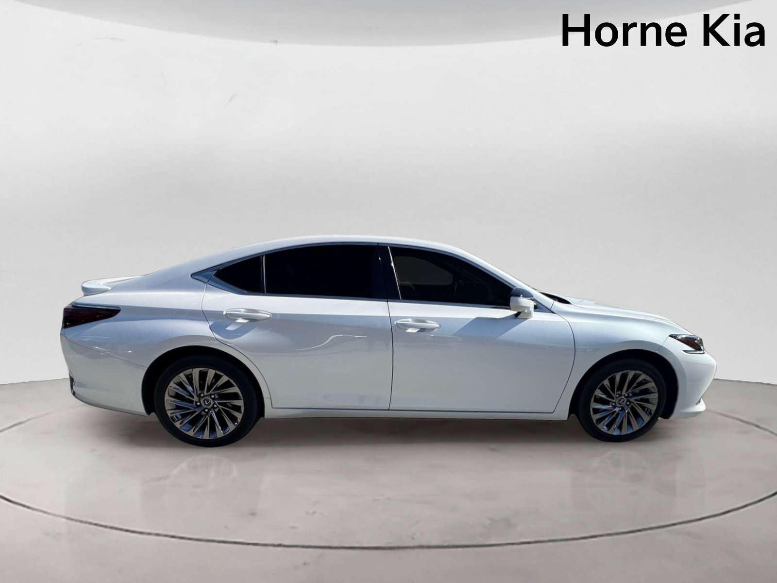 Used 2024 Lexus ES 300h w/ Luxury Package FWD image 3