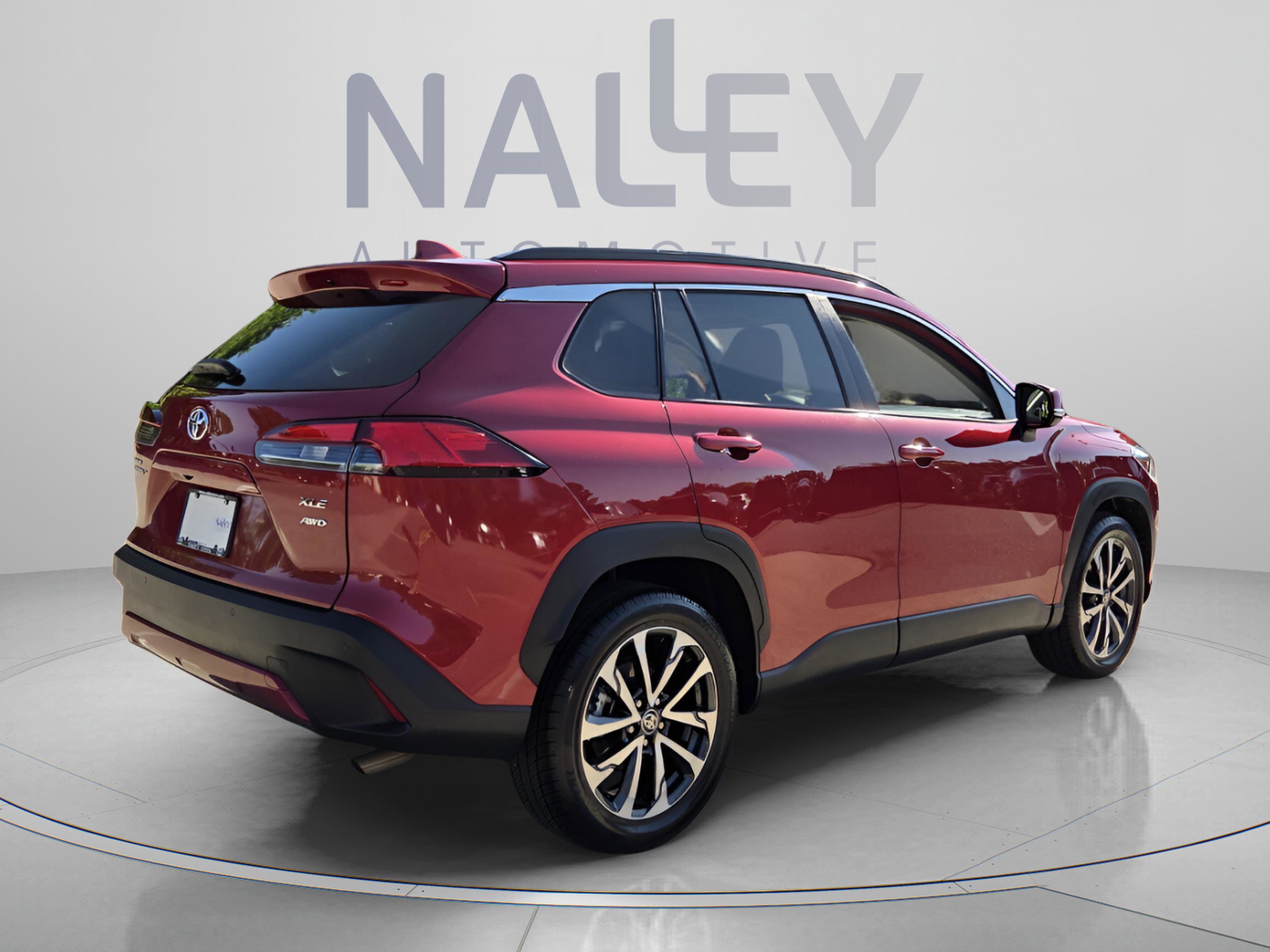 Used 2022 Toyota Corolla Cross XLE w/ Convenience Package AWD/4WD image 5