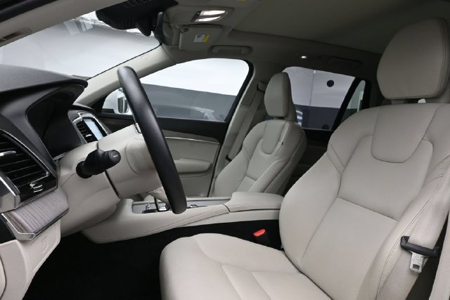 Used 2025 Volvo XC90 B5 Plus w/ Protection Package Premier AWD/4WD image 10
