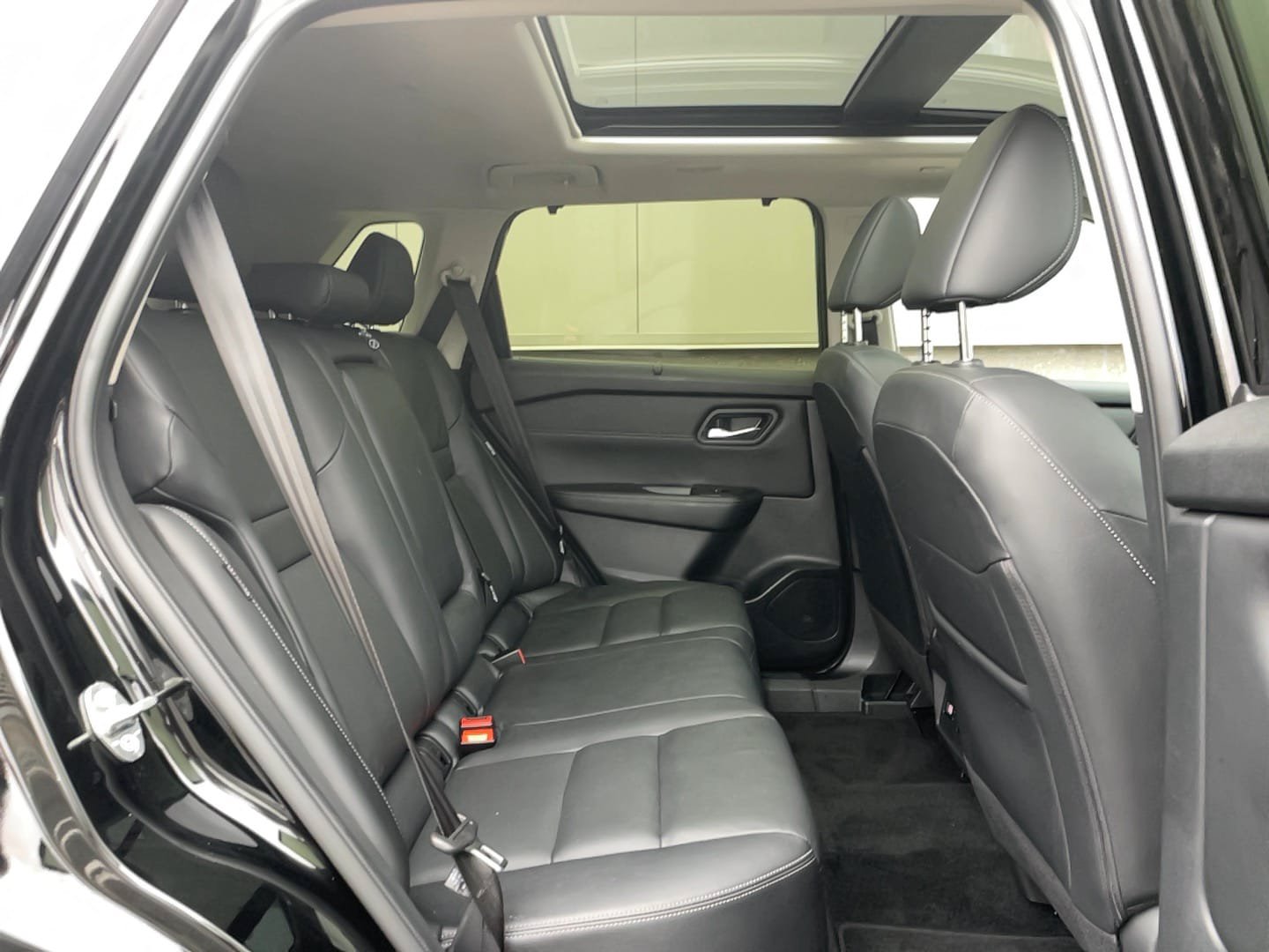Used 2025 Nissan Rogue SL w/ Tech Package AWD/4WD image 24