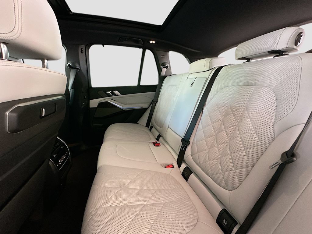 Used 2026 BMW X5 xDrive50e AWD/4WD image 26