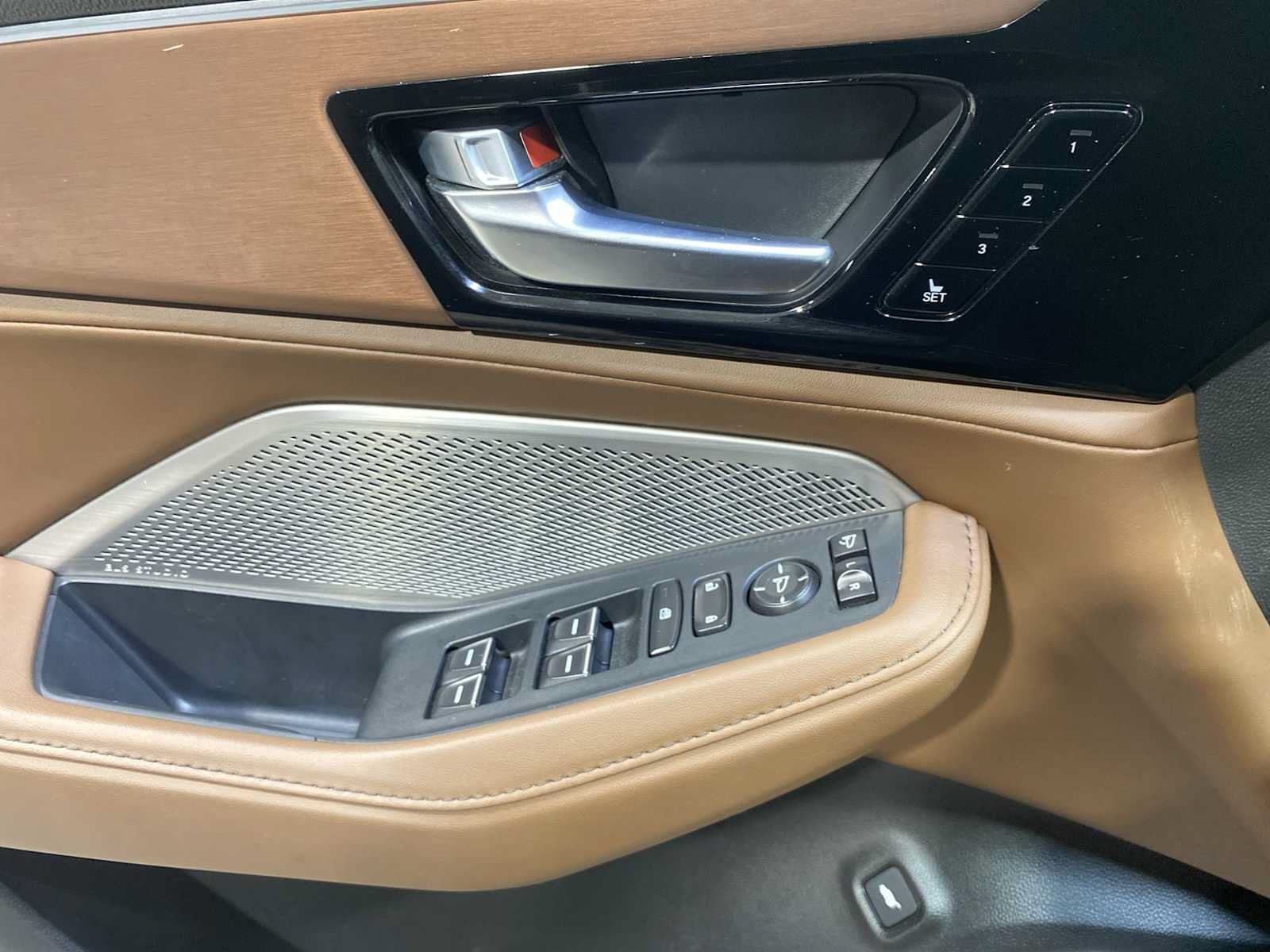Certified 2024 Acura MDX SH-AWD w/ Technology Package image 23