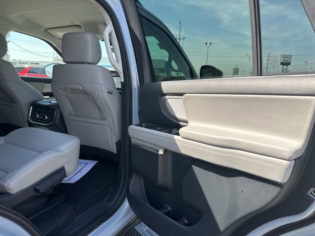 Used 2026 Ford Expedition Active image 19