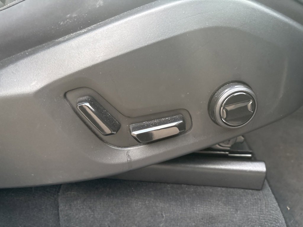 Certified 2025 Volvo XC90 B6 Plus image 40