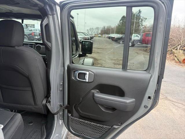 Certified 2022 Jeep Gladiator Sport AWD/4WD image 42