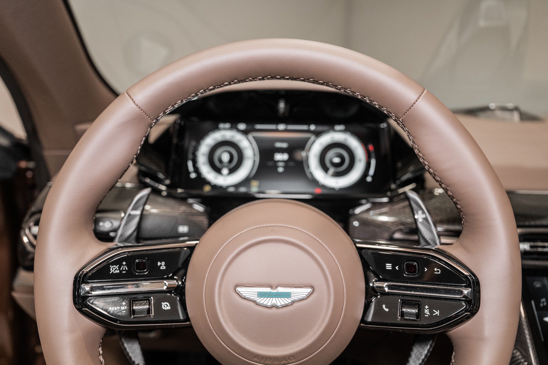 New 2026 Aston Martin Vanquish Convertible RWD image 11