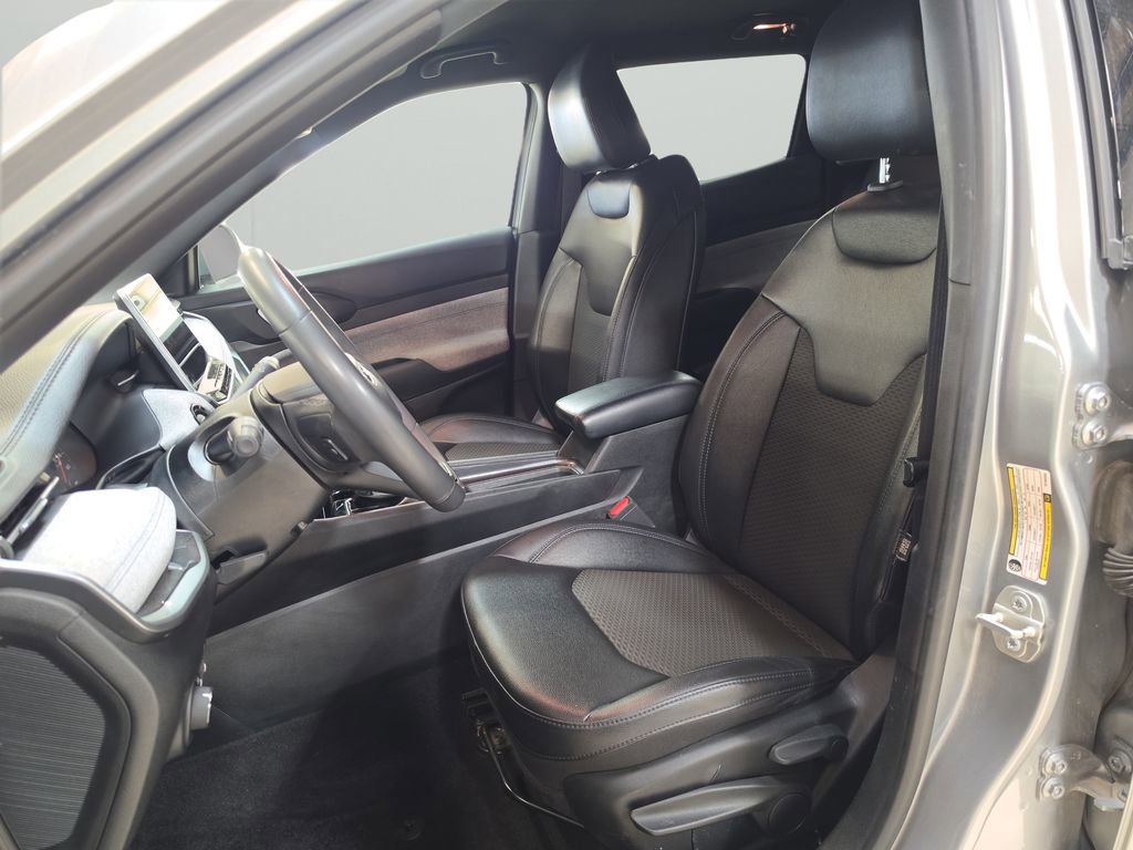 Used 2024 Jeep Compass Latitude image 20