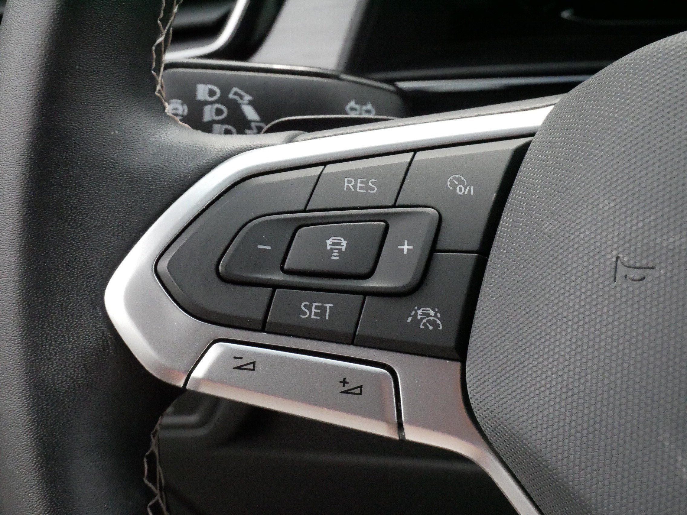Used 2024 Volkswagen Atlas Cross Sport SE w/ Panoramic Sunroof Package AWD/4WD image 26