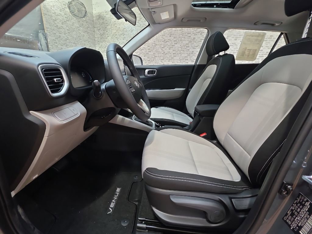 Used 2026 Hyundai Venue SEL FWD image 20