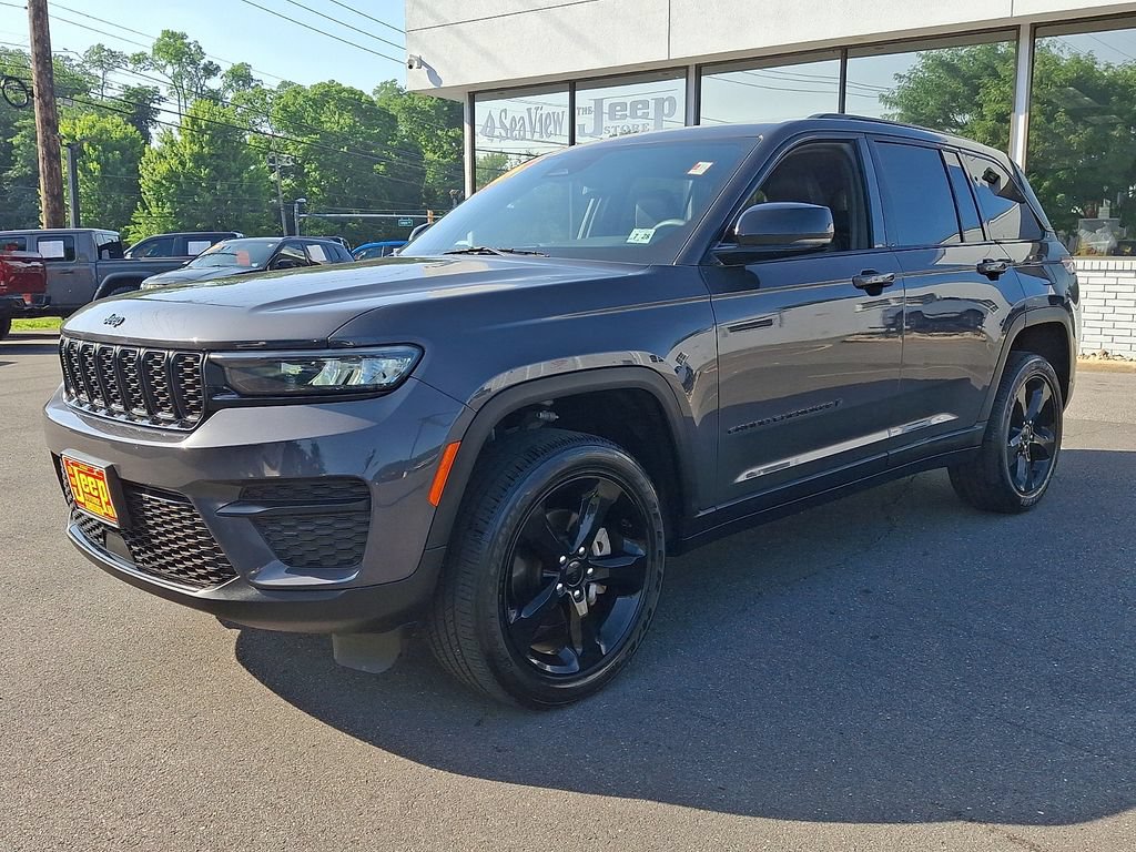 Certified 2023 Jeep Grand Cherokee Altitude AWD/4WD image 3