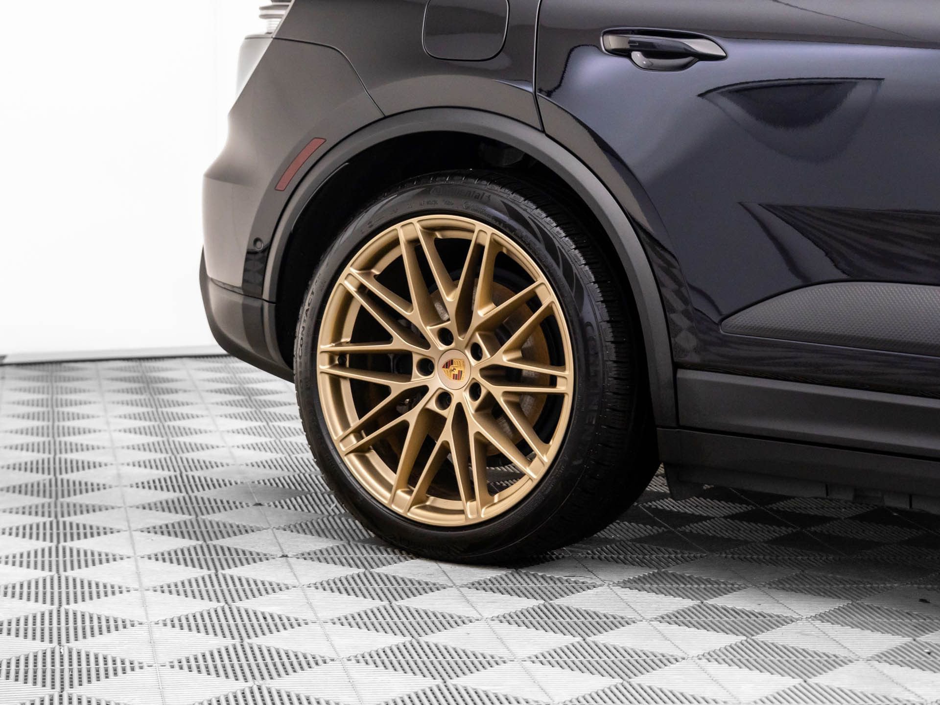 Certified 2024 Porsche Macan 4 Electric image 38