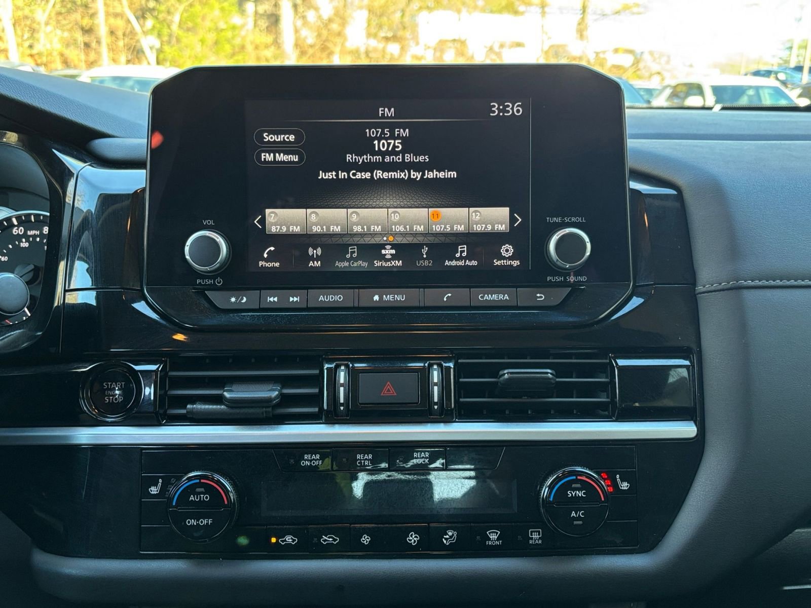 Used 2025 Nissan Pathfinder SV image 21