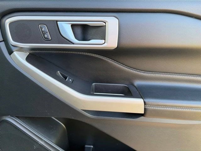 Used 2022 Ford Explorer XLT w/ Equipment Group 202A AWD/4WD image 44