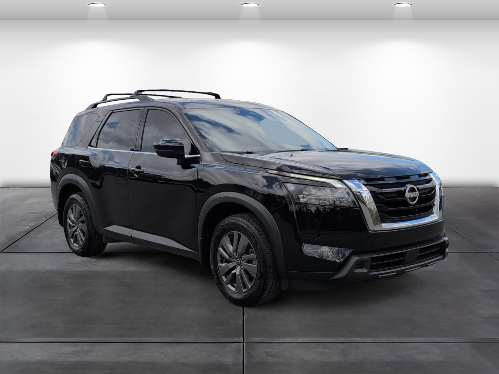 Used 2025 Nissan Pathfinder SV w/ SV Premium Package image 2