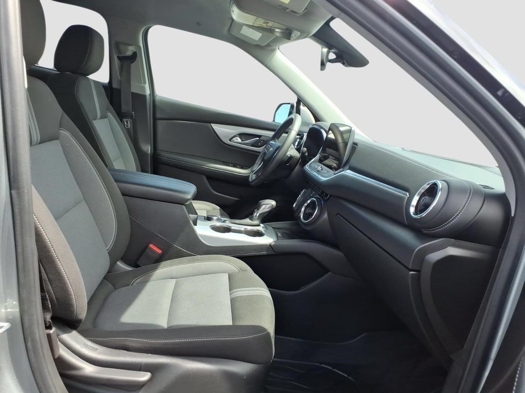 Used 2024 Chevrolet Blazer LT w/ Convenience Package FWD image 9