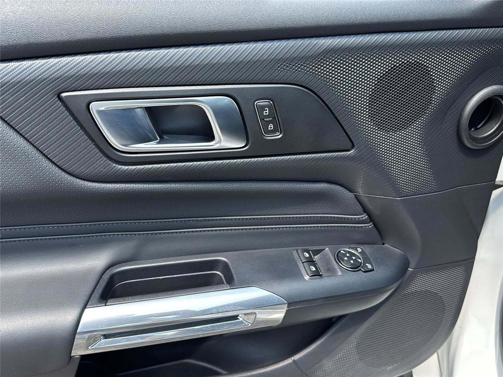 Used 2025 Ford Mustang Premium RWD image 10