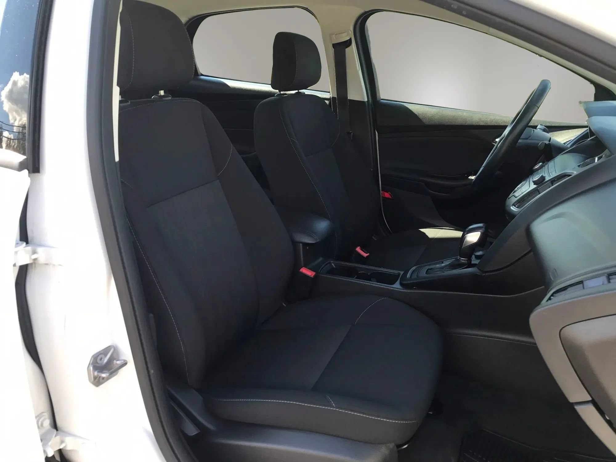 Used 2018 Ford Focus SE w/ SE Appearance Package FWD image 42