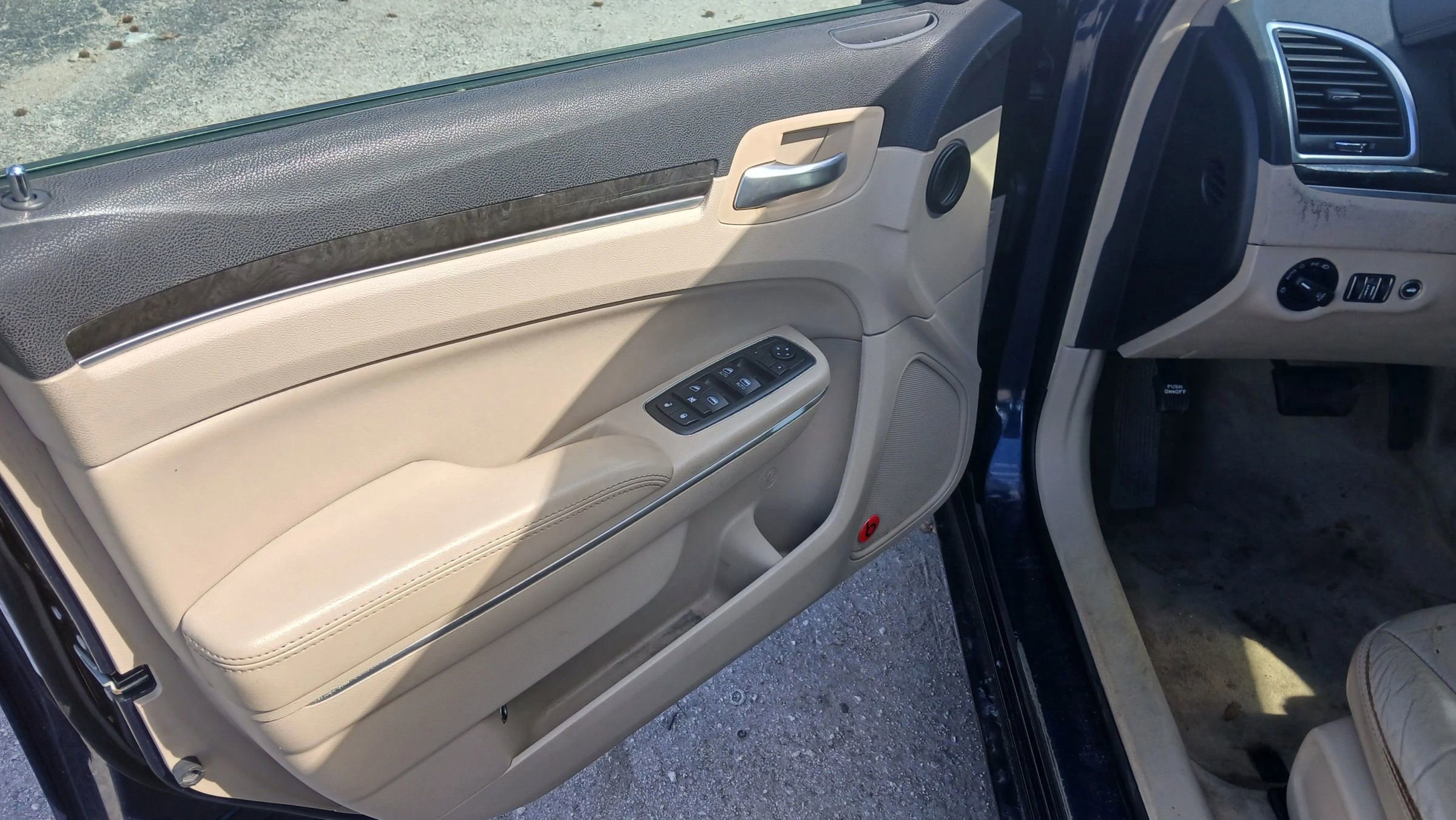 Used 2013 Chrysler 300 w/ Driver Convenience Group RWD image 11