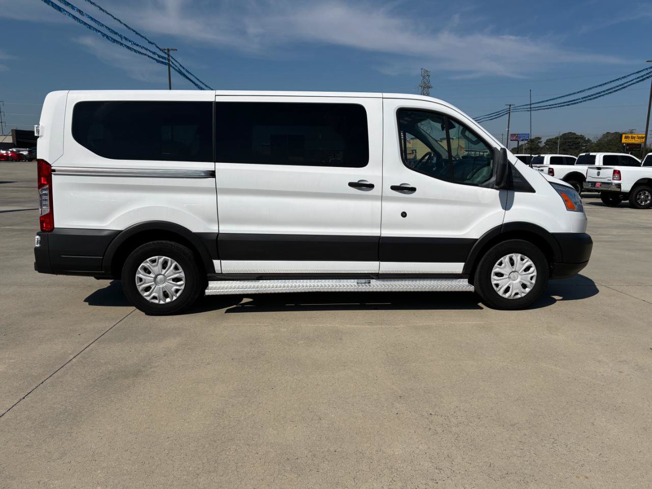 Used 2019 Ford Transit 150 XLT RWD image 4