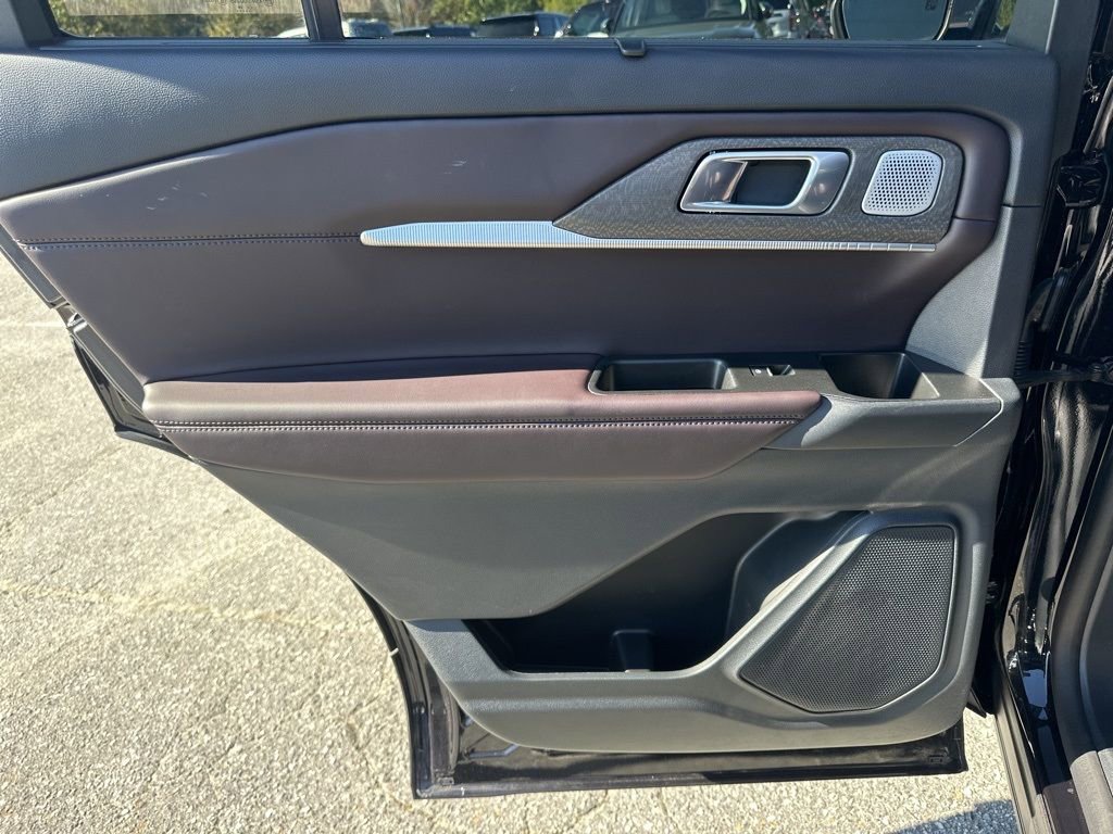 Used 2025 Ford Explorer Platinum image 30