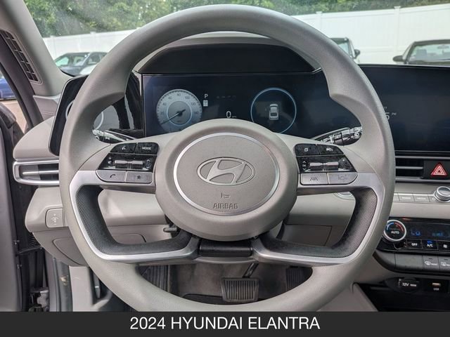 Used 2024 Hyundai Elantra SEL FWD image 18