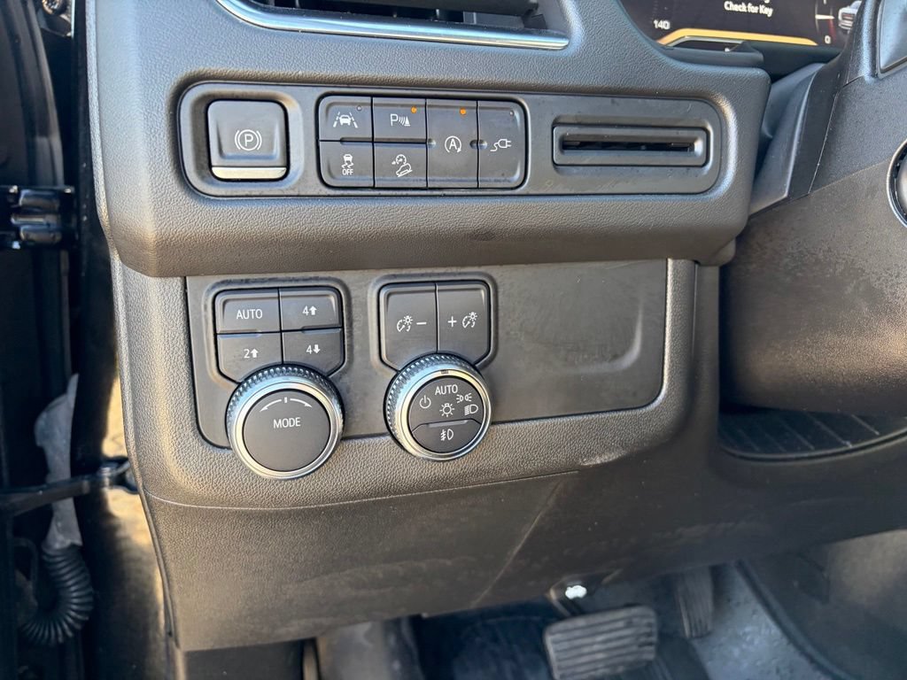 Used 2022 GMC Yukon AT4 AWD/4WD image 29