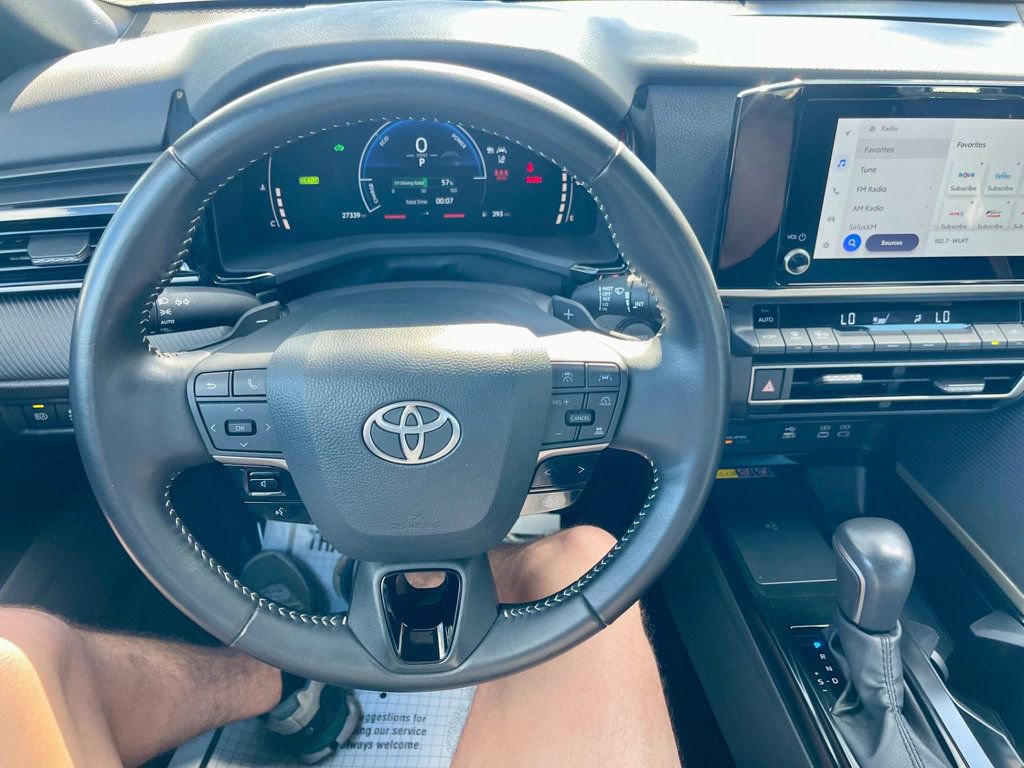 Used 2025 Toyota Camry SE image 13