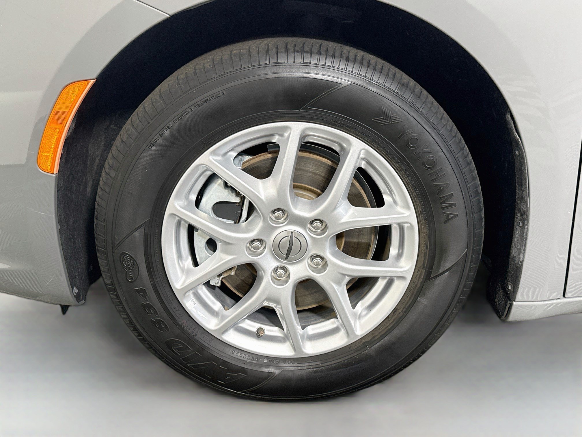 Used 2023 Chrysler Pacifica Touring-L FWD image 38